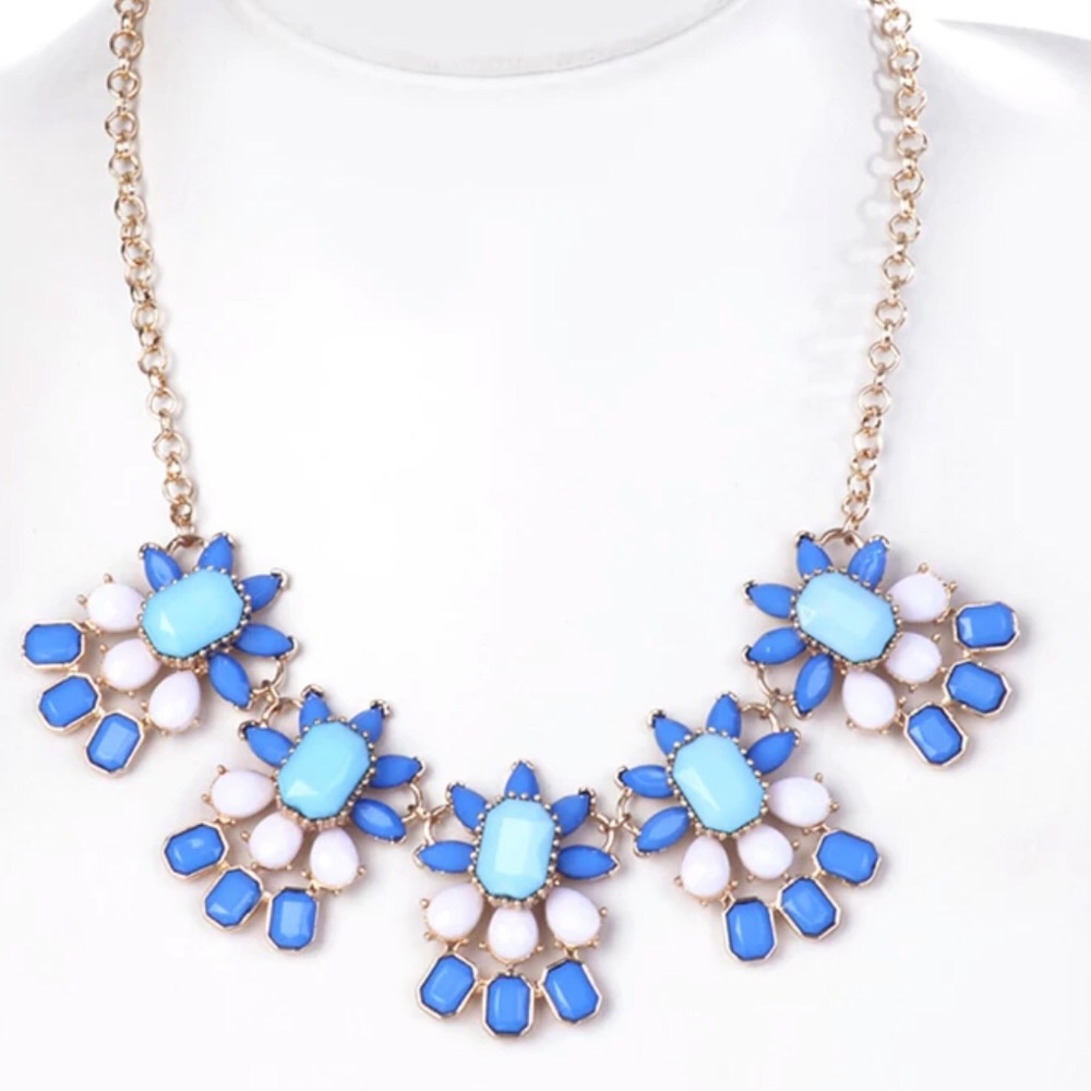 Boutique Statement Necklace - Picture 3 of 3